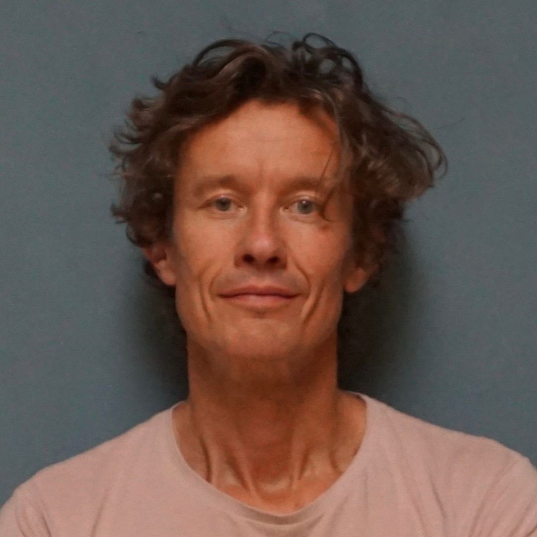 Portret van yogadocent Frank Loeffen