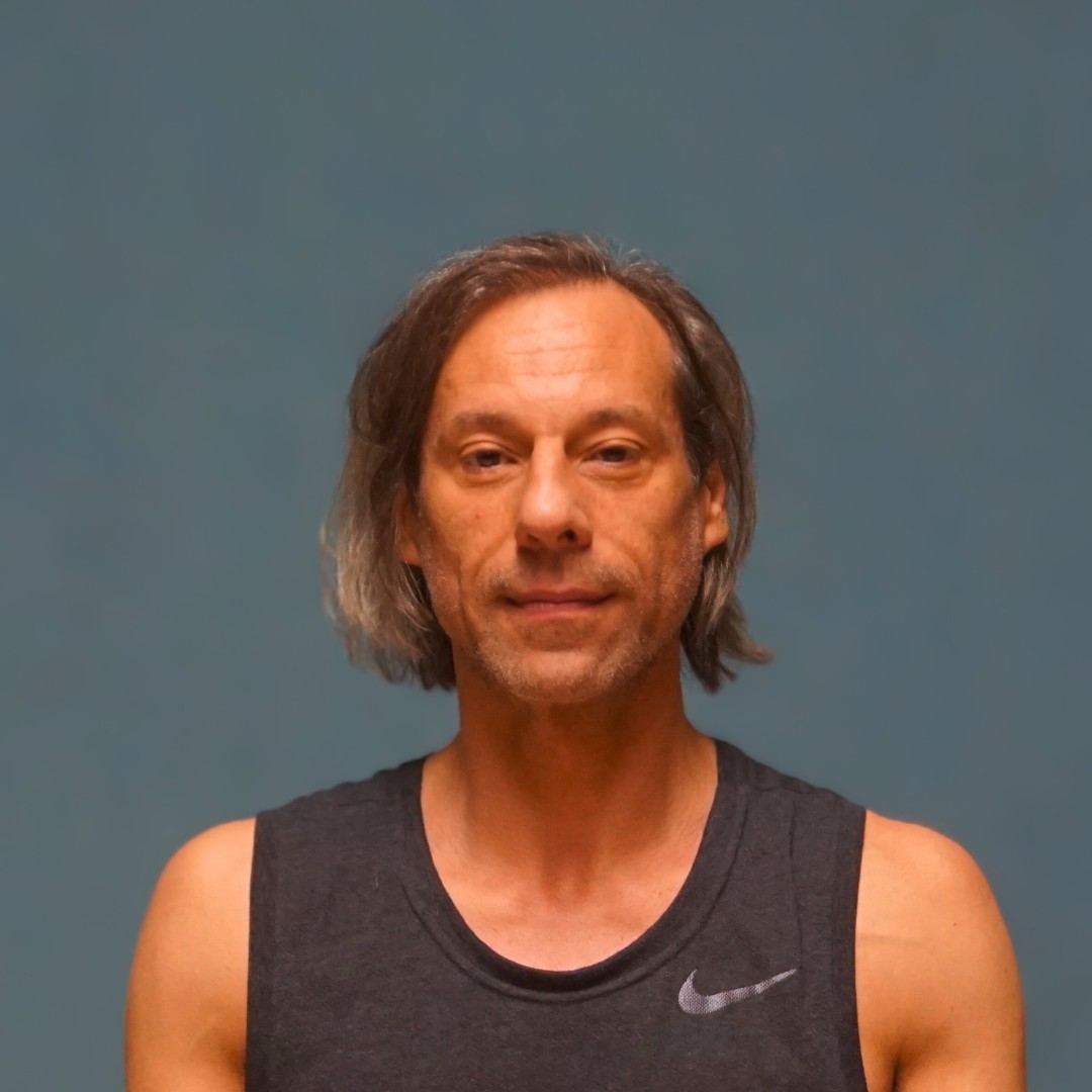 Portret van yogadocent Goran Kavcic