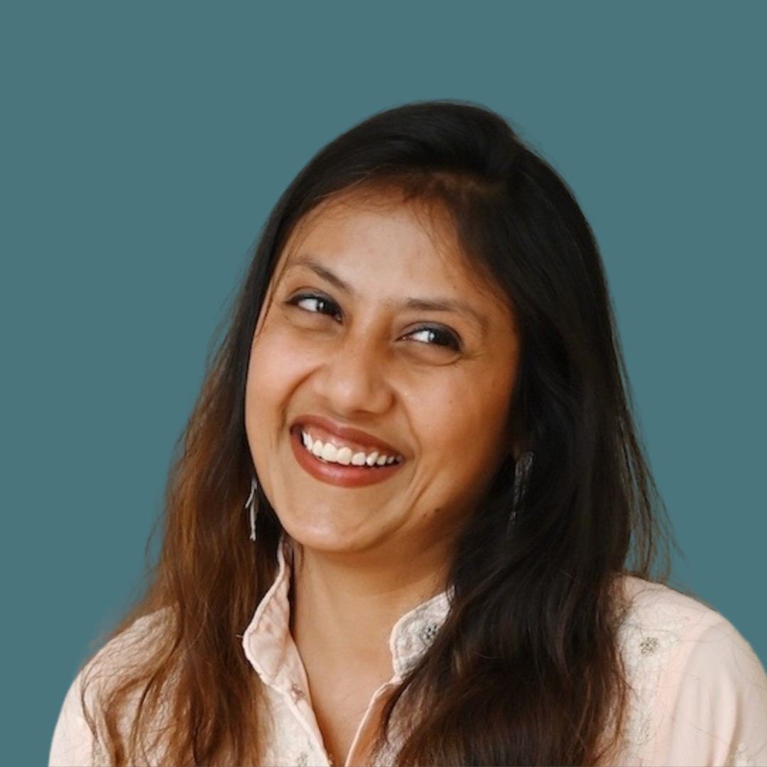 Portret van yogadocent Kavita
